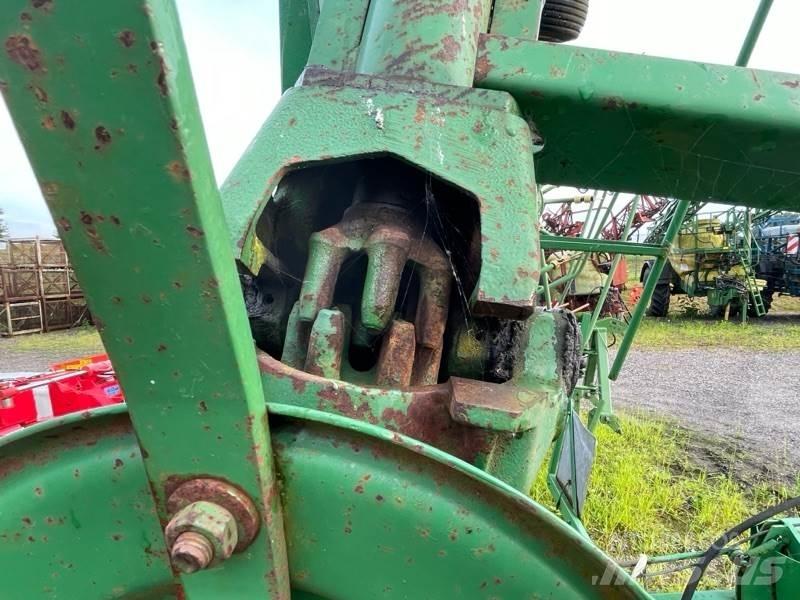 Kuhn GF6301 MH 犁耙和摊草机