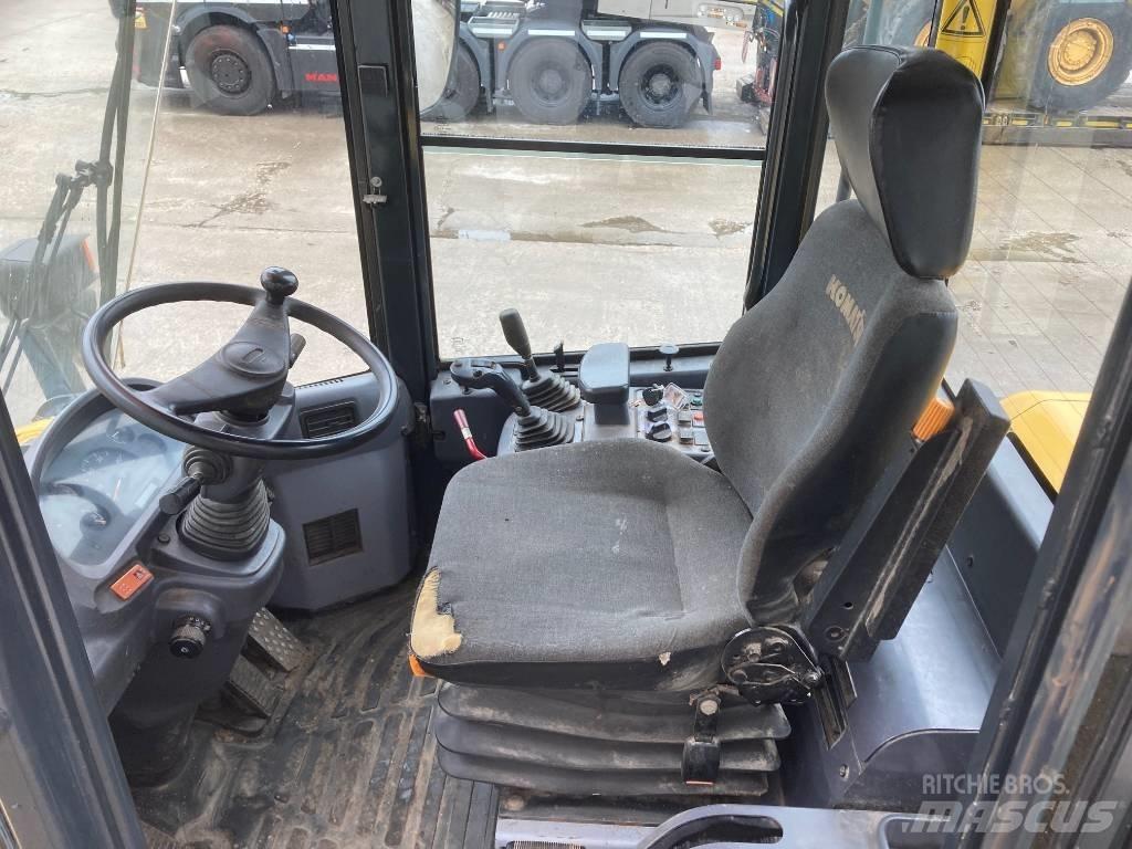 Komatsu WA 250 轮式装载机