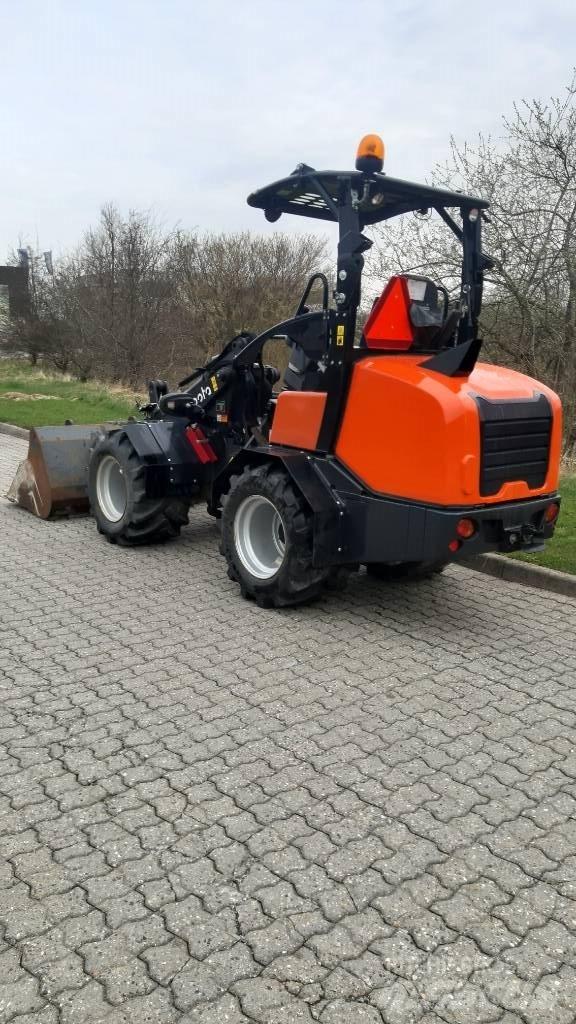 Kubota RT280-2 小型装载机
