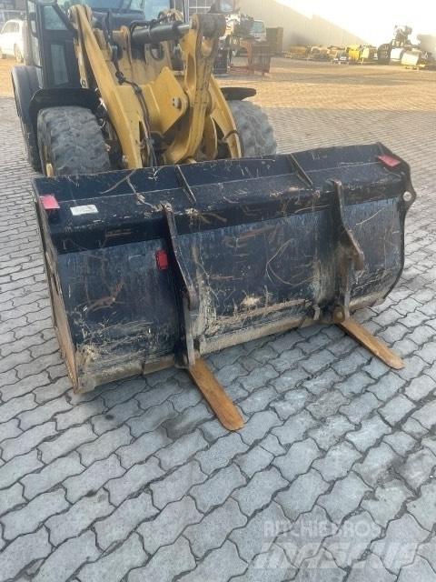 CAT 906 轮式装载机
