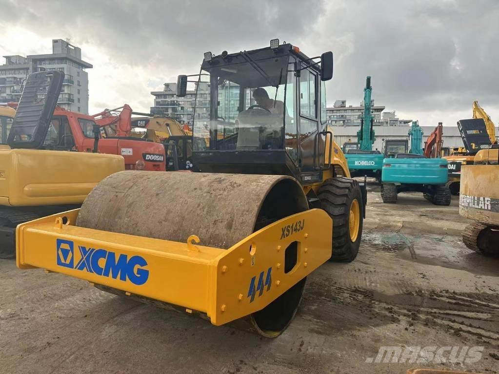 XCMG XS 143 J 单轮压路机