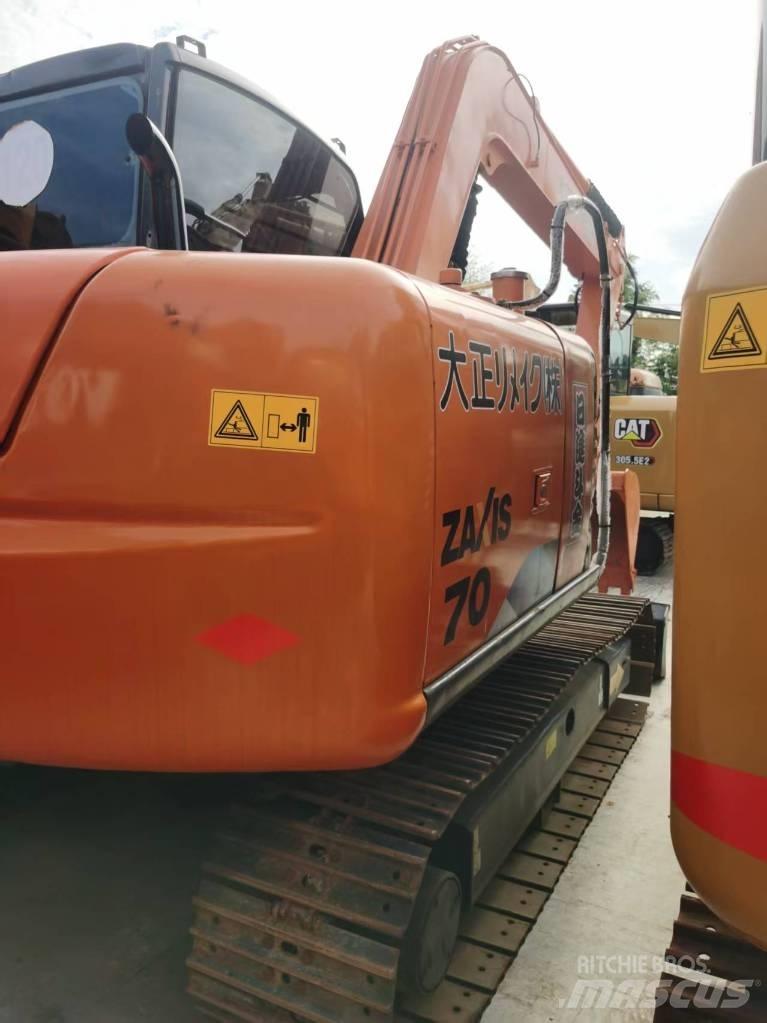 Hitachi ZX 70 中型挖掘机