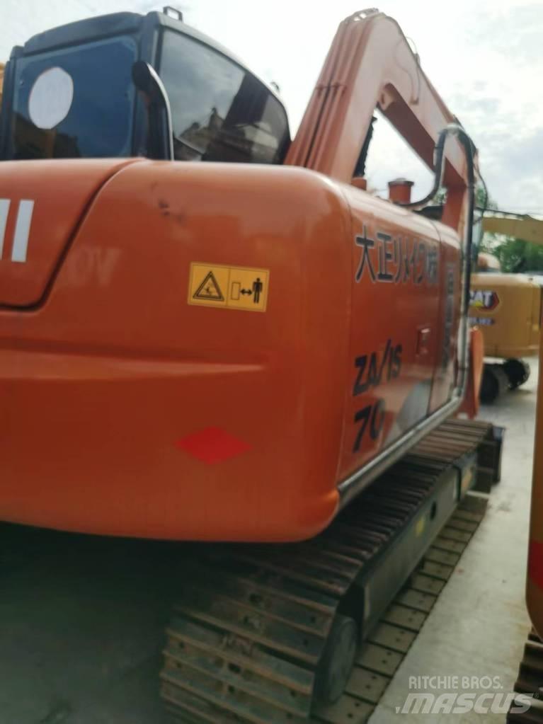 Hitachi ZX 70 中型挖掘机