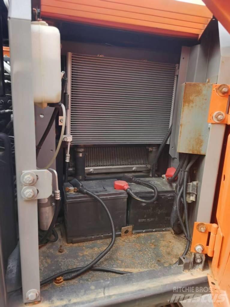 Hitachi ZX 70 中型挖掘机