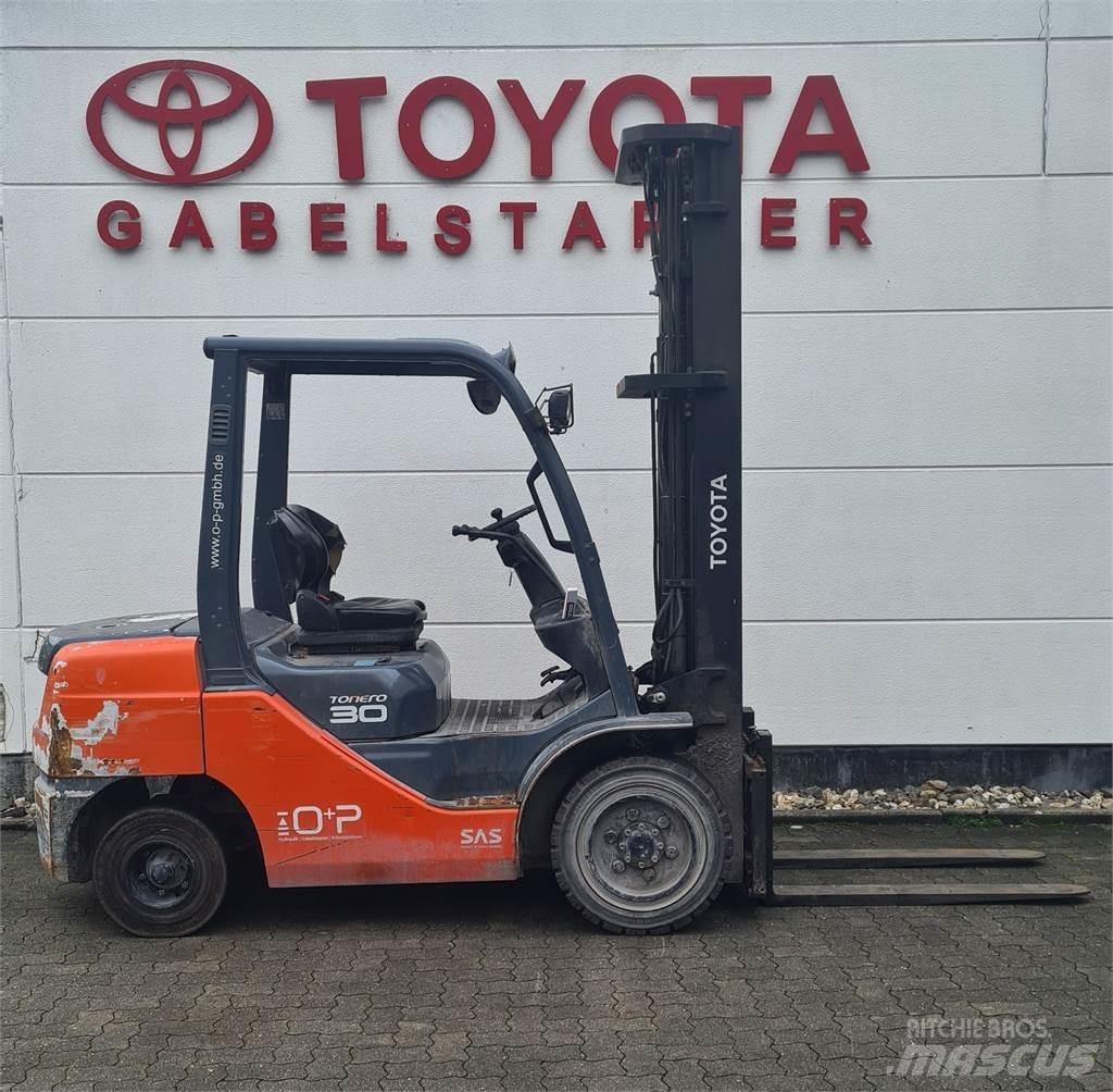 Toyota 02-8FDF30 柴油叉车