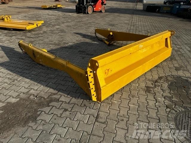 CAT 725 TAIL GATE 铰接式自卸车