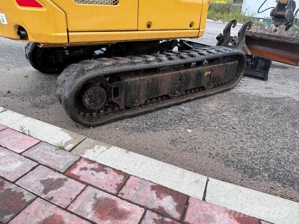 CAT 301.8 小型挖掘机