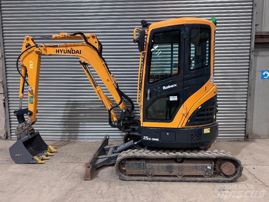 Hyundai R25Z-9 AK 小型挖掘机