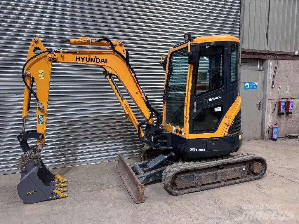 Hyundai R25Z-9 AK 小型挖掘机