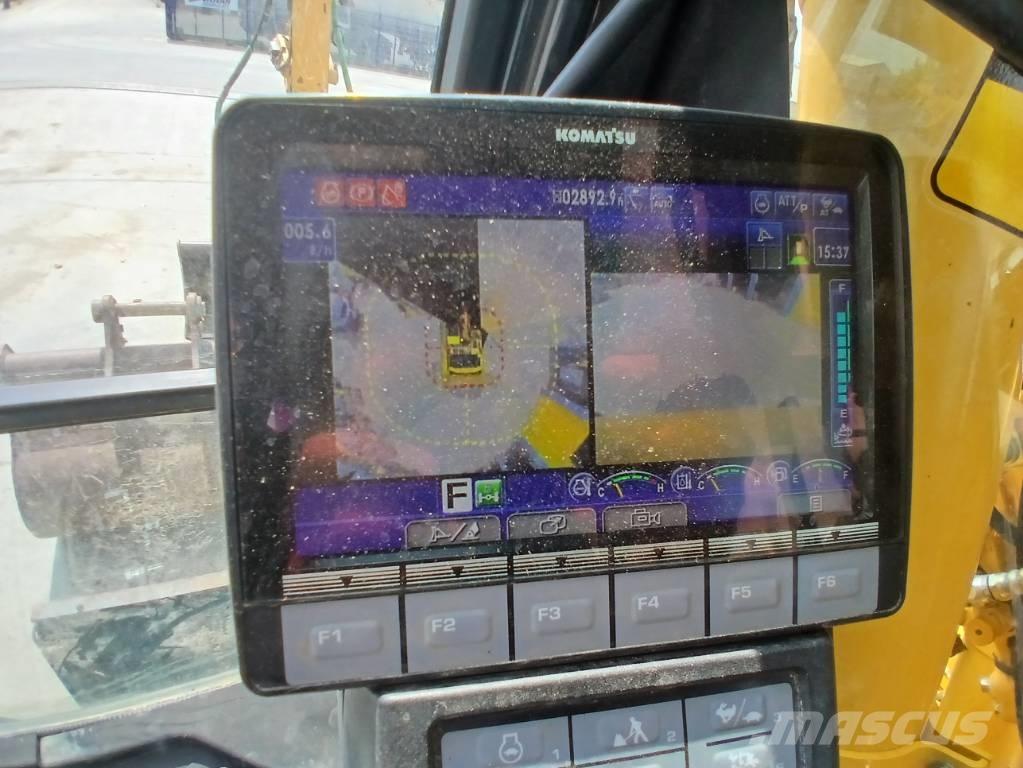 Komatsu PW 148-11 轮式挖掘机
