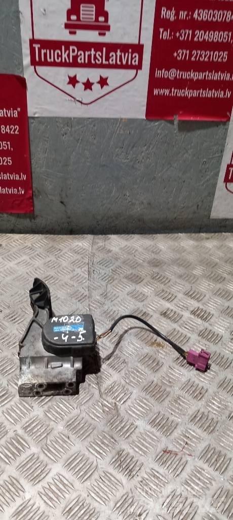 MAN TGA   81259706100 驾驶室与内部