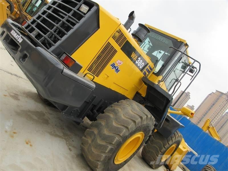Komatsu WA 380 轮式装载机