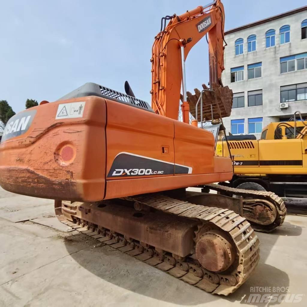 Doosan DX 300 LC 履带挖掘机