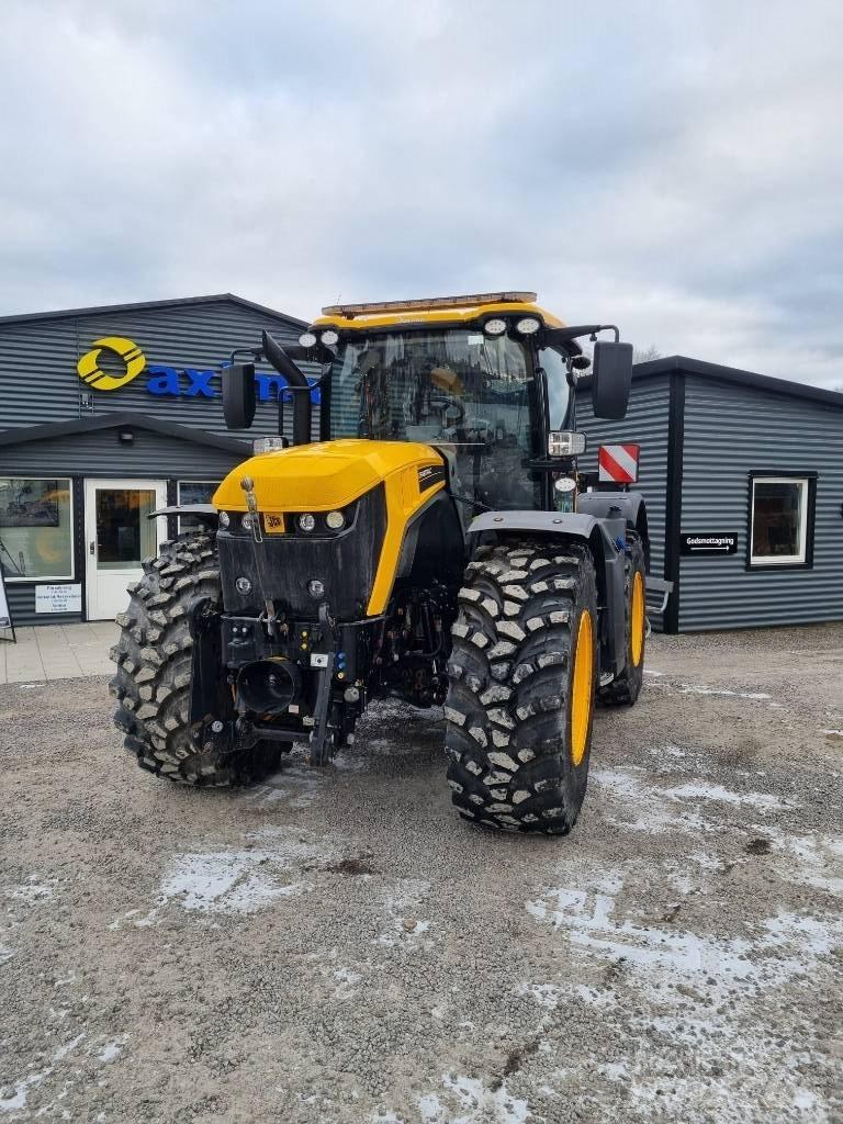 JCB Fastrac 4220 拖拉机/农用车