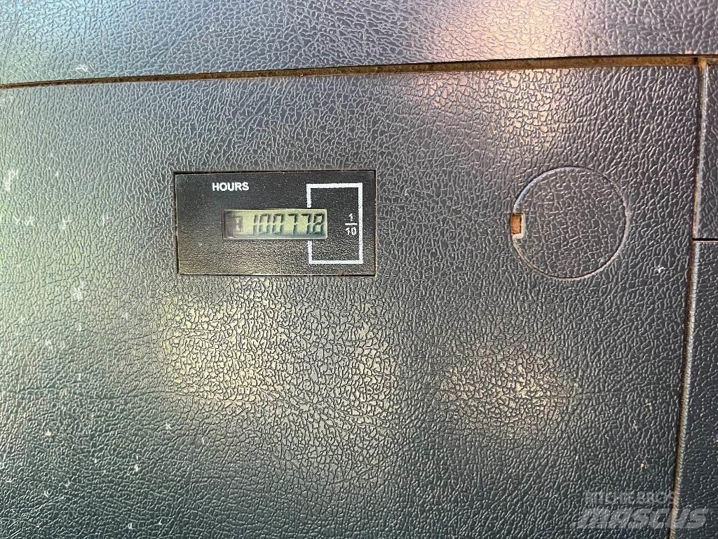 Hyundai HX 180 L 履带挖掘机