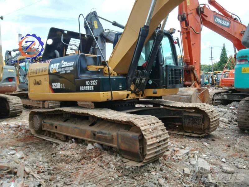 CAT 323 D L 履带挖掘机