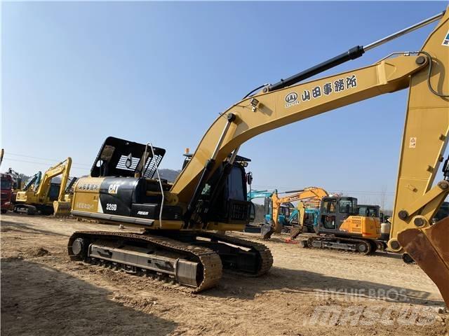 CAT 326D 履带挖掘机