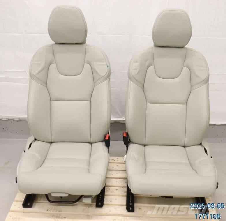 Volvo XC 60 驾驶室与内部