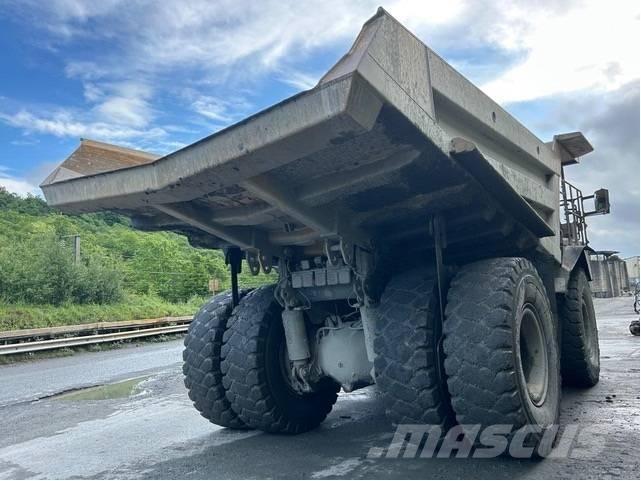 Komatsu HD605-7 刚性自卸车