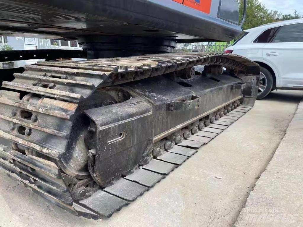 Hitachi ZX200 履带挖掘机