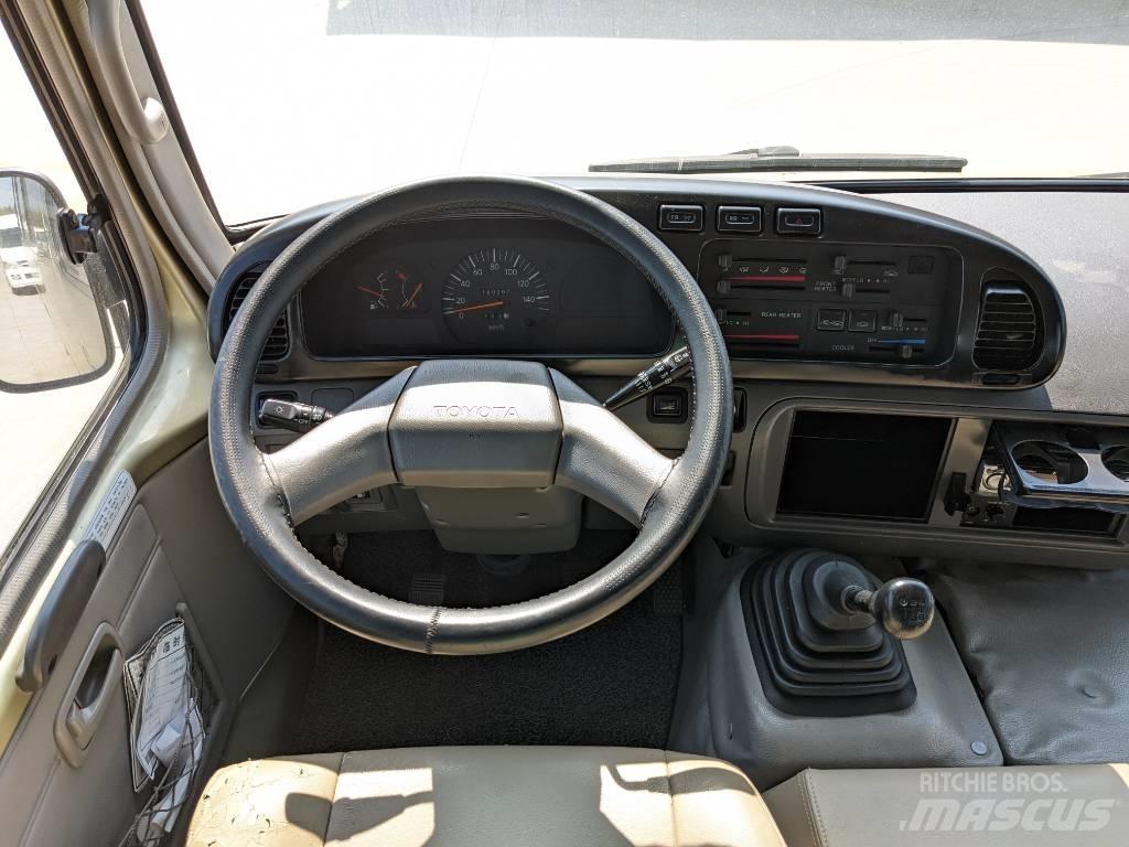 Toyota Coaster Bus 迷你巴士