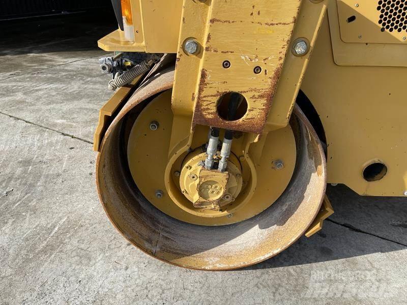 CAT CB 24 双轮压路机