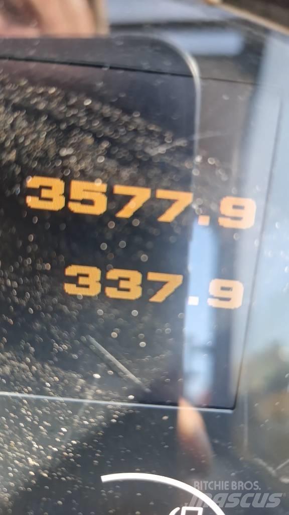 JCB 535-140 伸缩臂叉装车|叉装车