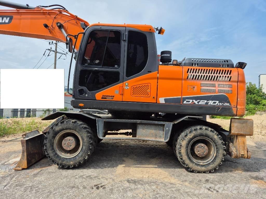 Doosan DX 210 W 轮式挖掘机