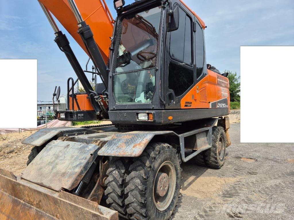 Doosan DX 210 W 轮式挖掘机