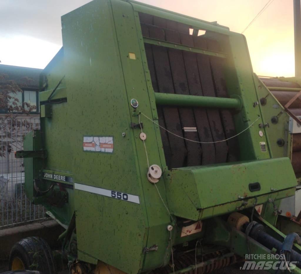 John Deere 550 圆捆打捆机