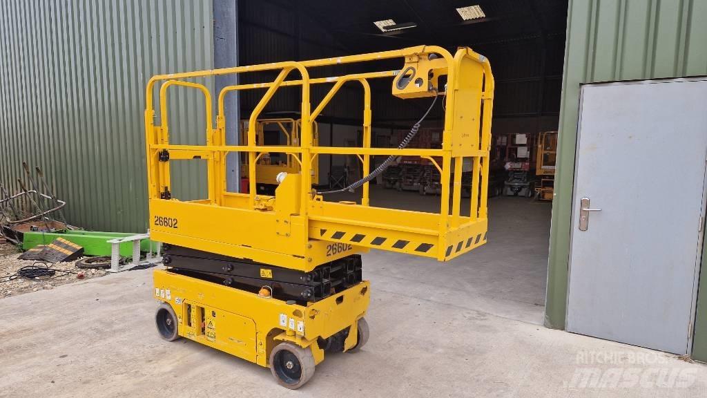 JCB S 1530 E 剪叉式升降机