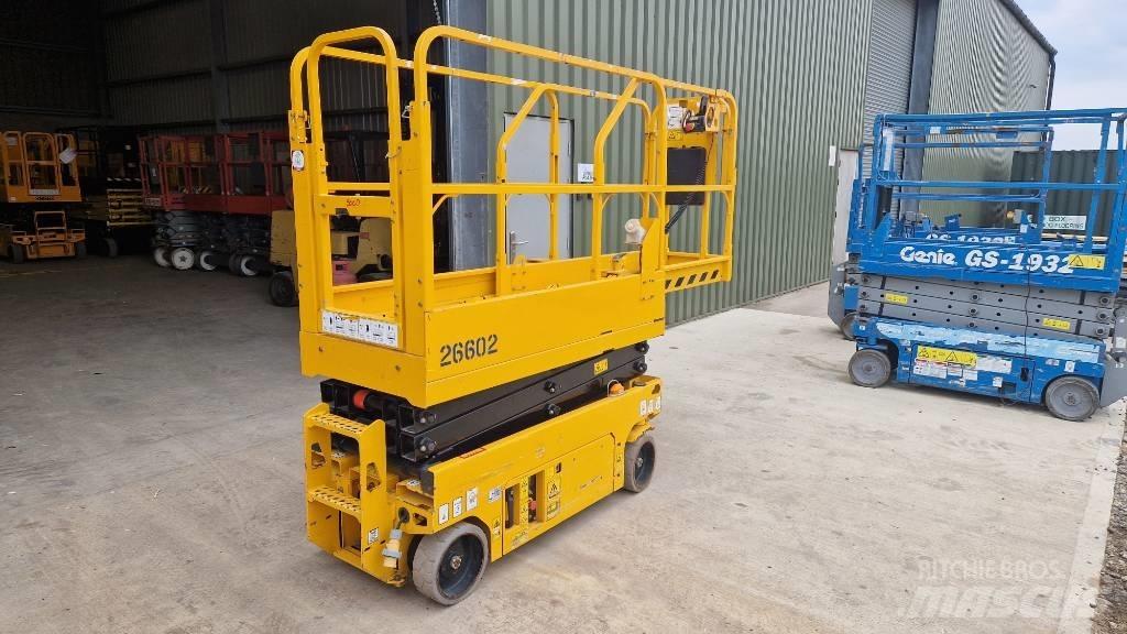 JCB S 1530 E 剪叉式升降机