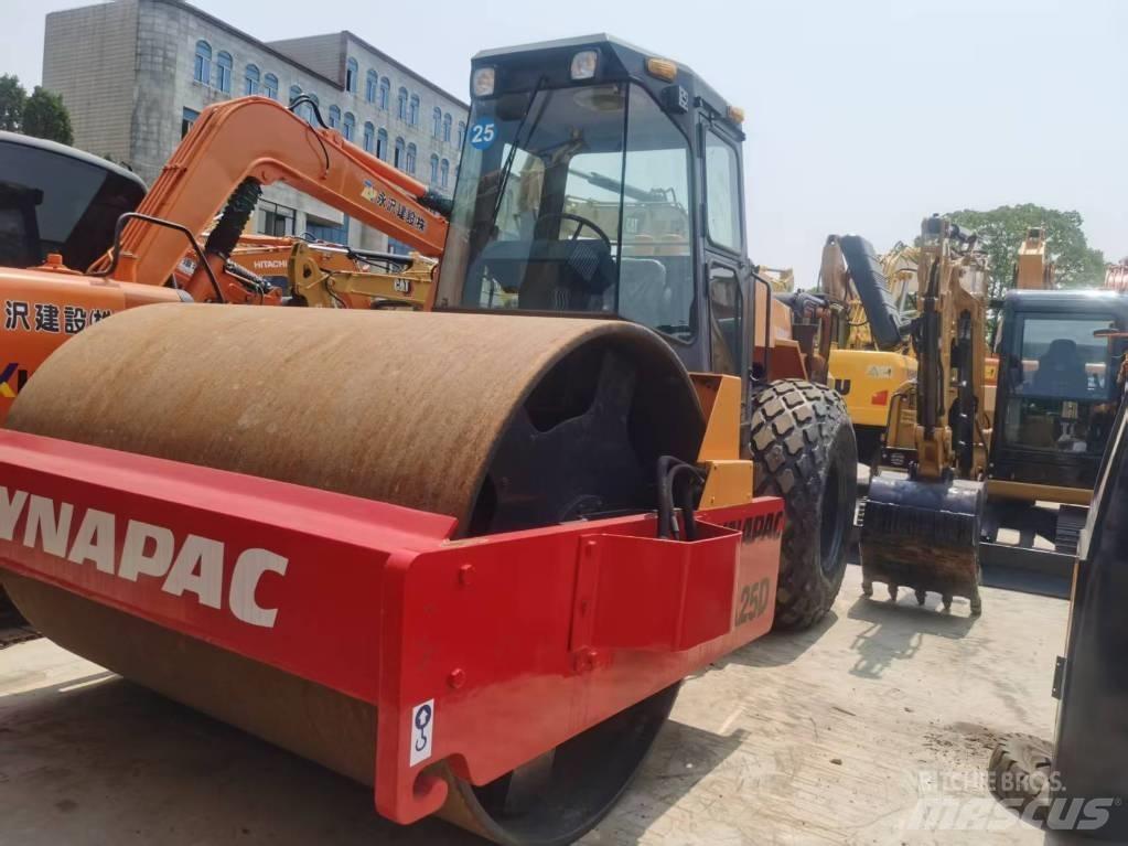 Dynapac ca25d 单轮压路机