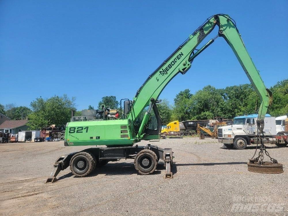 Sennebogen 821 工业挖掘机