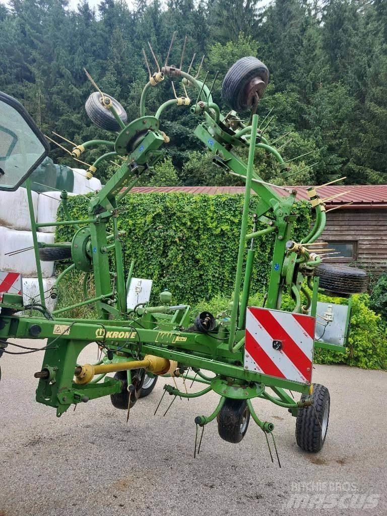 Krone KWT 7.82 犁耙和摊草机