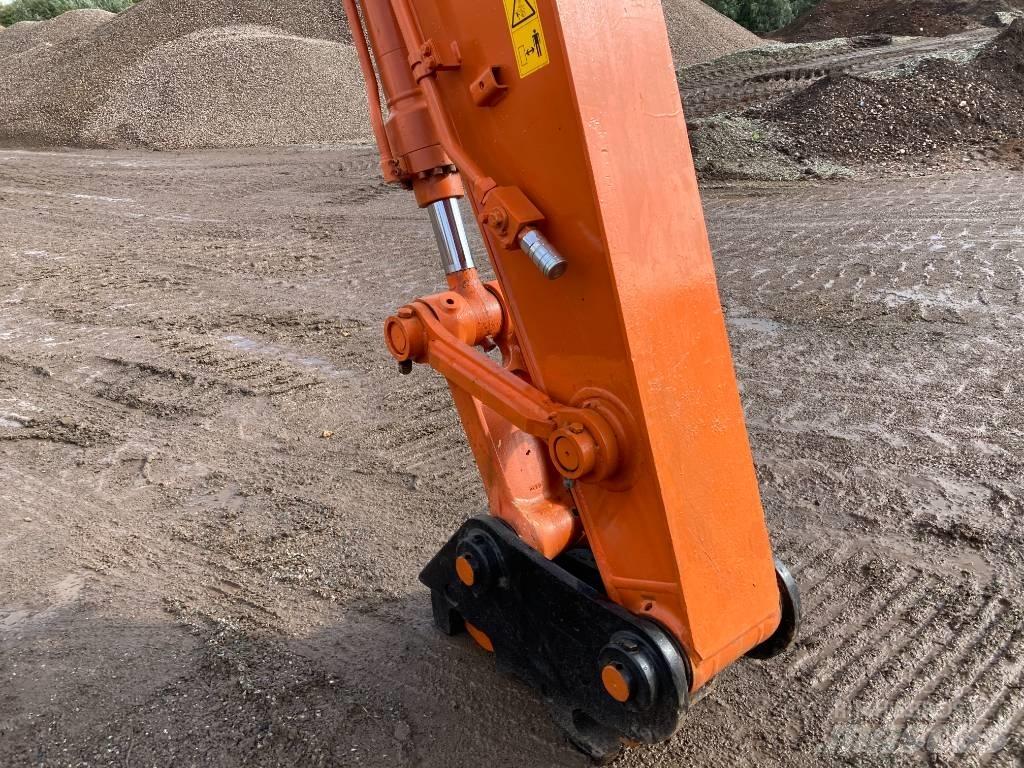 Hitachi ZX225USLC-6 履带挖掘机