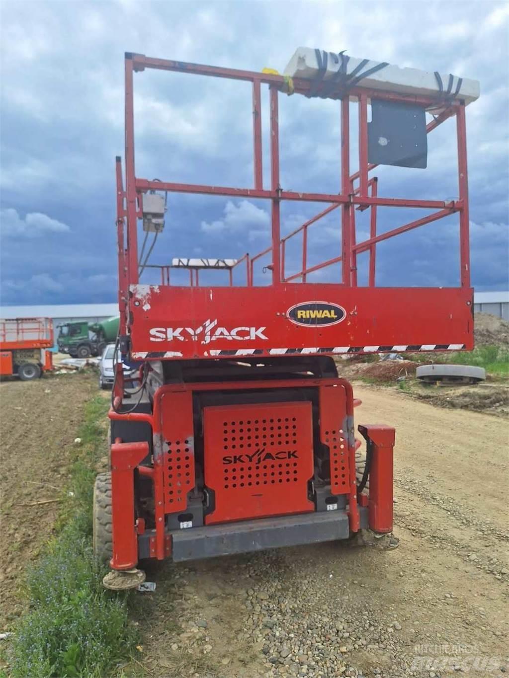 SkyJack 8841RT 剪叉式升降机