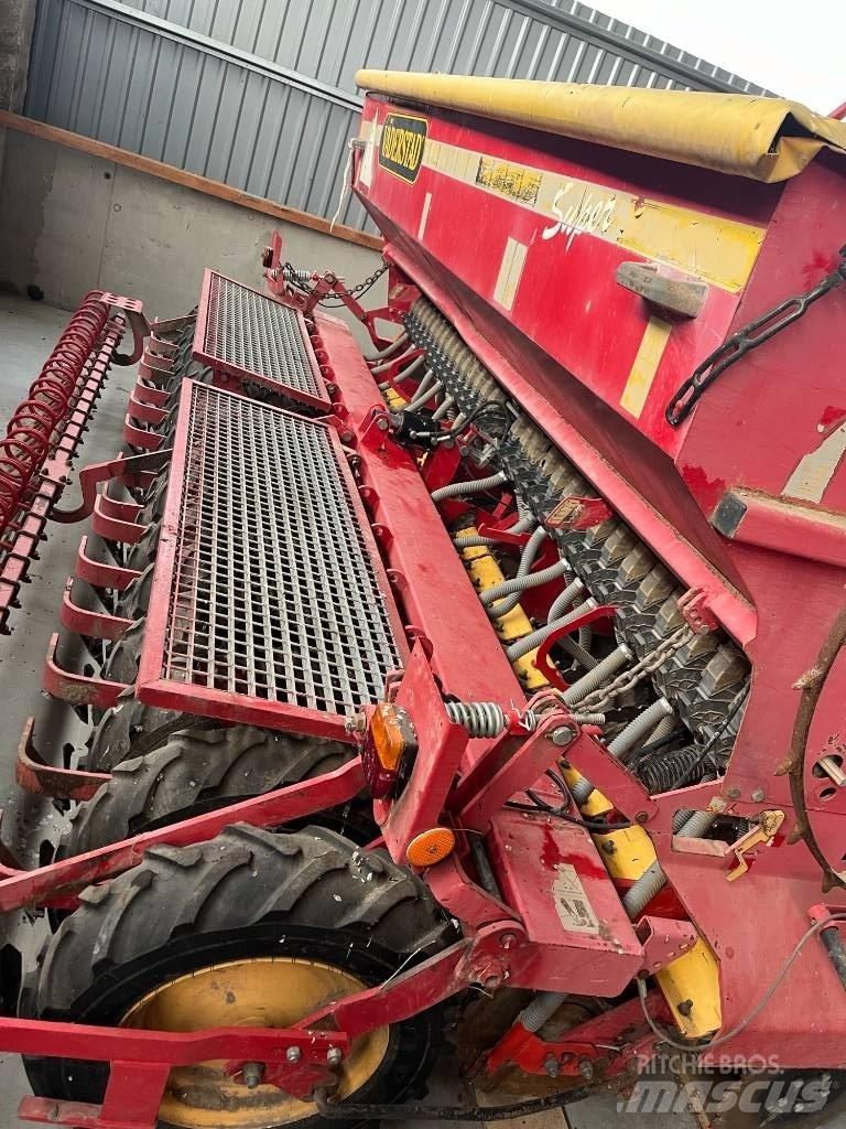 Väderstad Rapid400C 多功能条播机