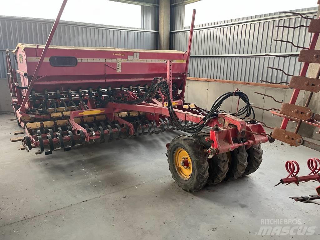Väderstad Rapid400C 多功能条播机