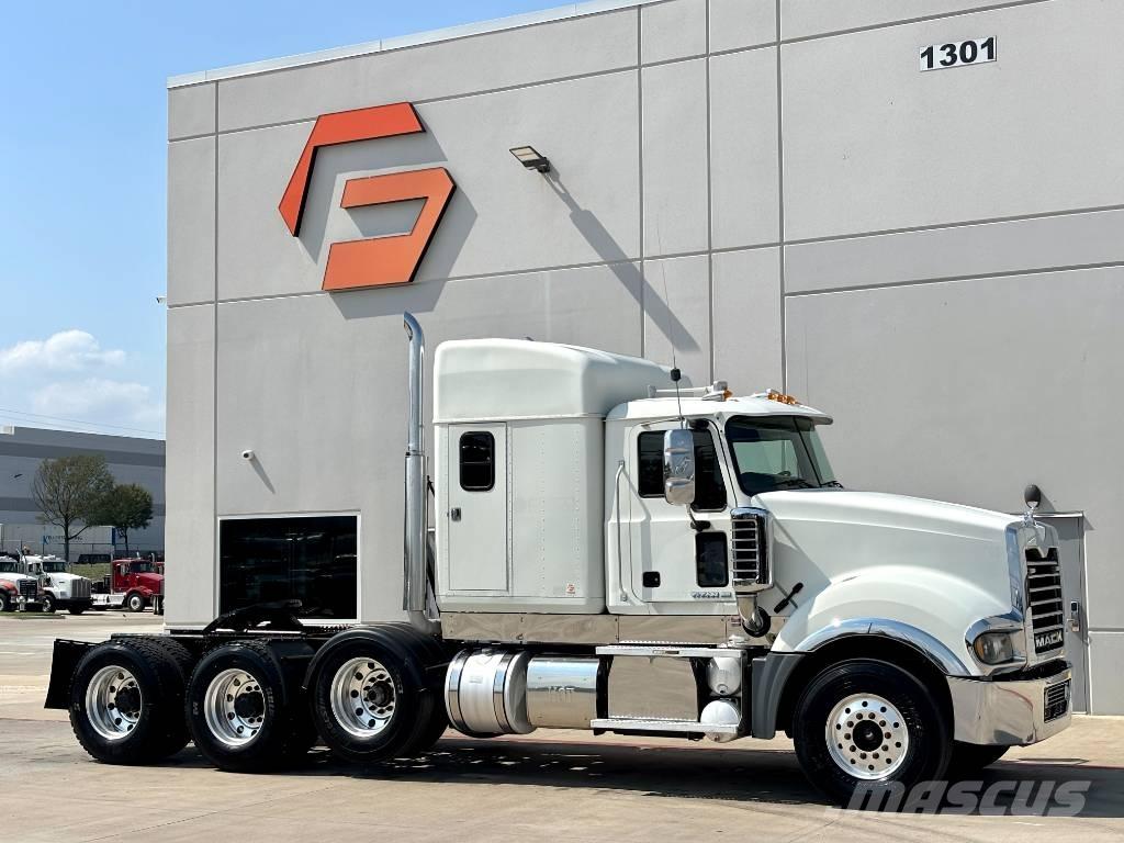 Mack Titan TD 713 牵引车