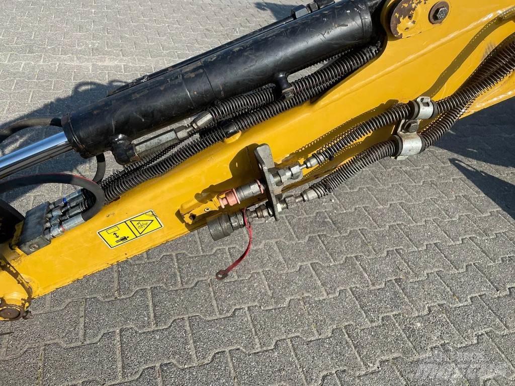 CAT 301.8 小型挖掘机