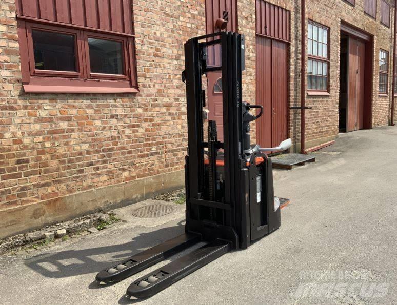 BT SPE 120 L 手推堆垛车
