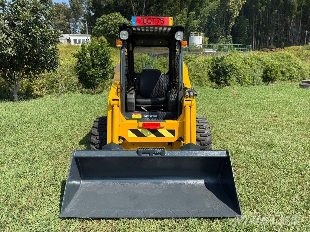 Komatsu SK 820 滑移装载机