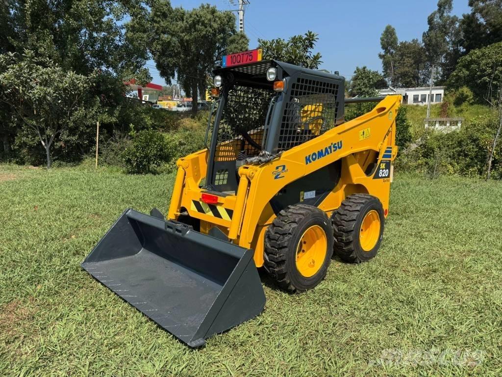 Komatsu SK 820 滑移装载机