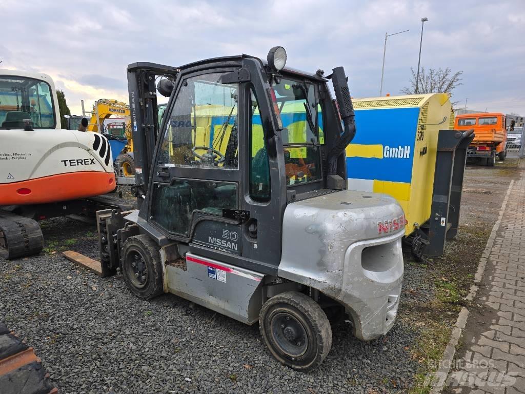Nissan 30 YG1D2A30Q 柴油叉车