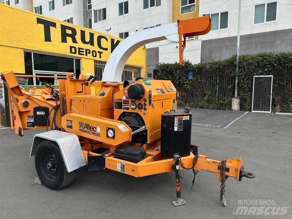 Altec CFD 1217 碎木拖车