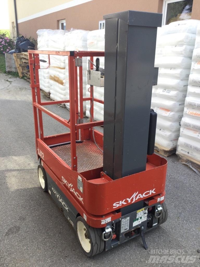 SkyJack SJ 12 剪叉式升降机