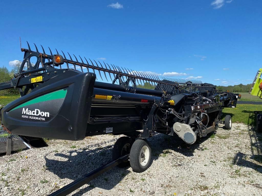 MacDon FD 75 联合收割机头