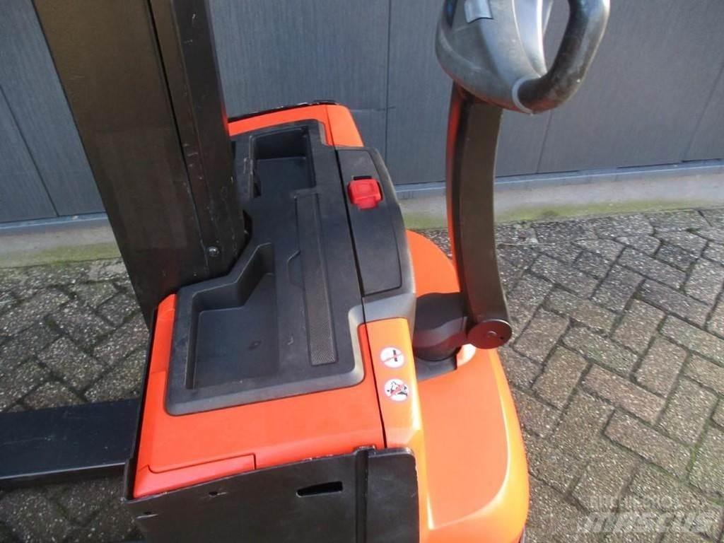BT SWE 080L 手推堆垛车