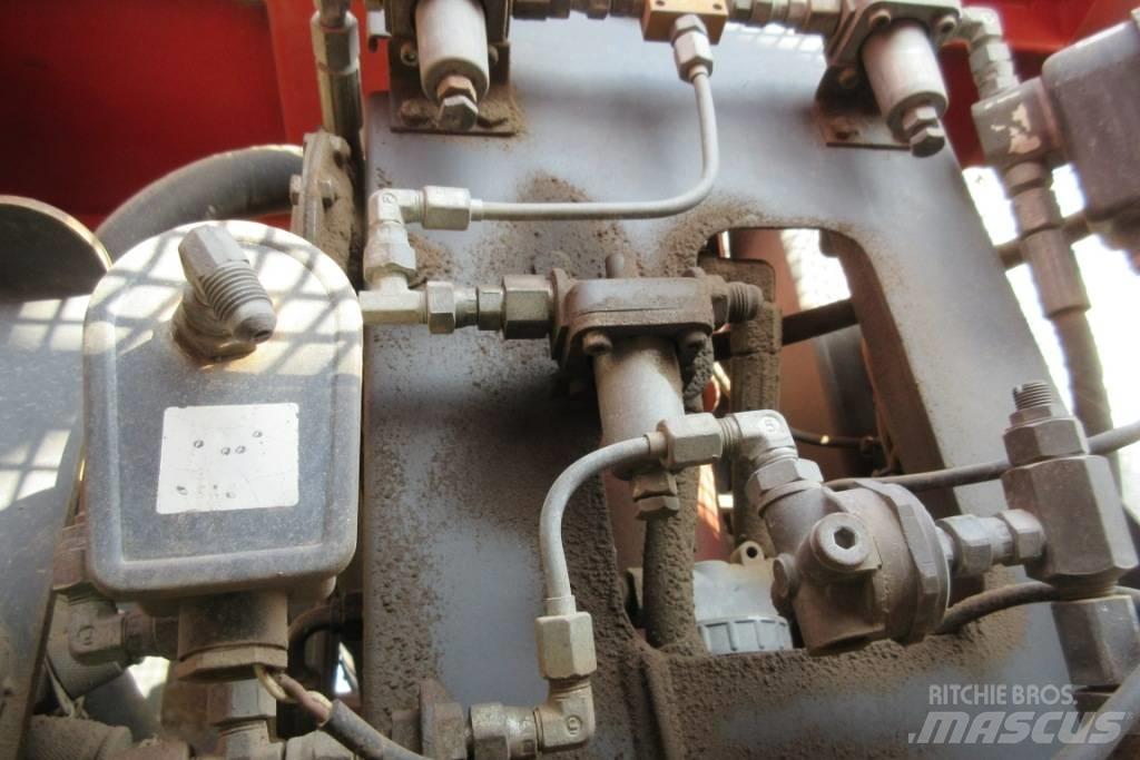 Sandvik DI 600 钻孔机